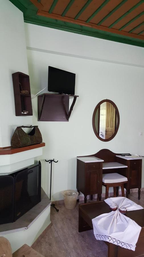 Filoxenia Hotel Tsagkarada Buitenkant foto
